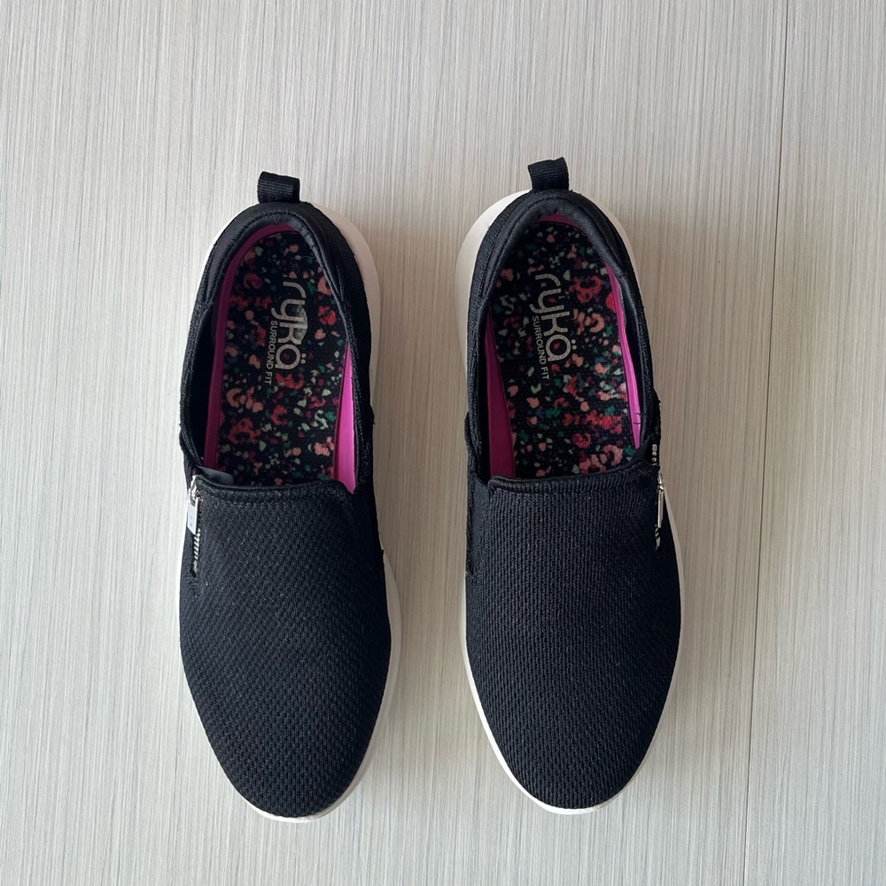 Slip ons - Picture 9 of 15